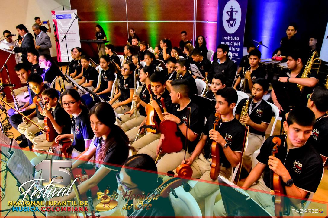 Orquesta infantil en escena